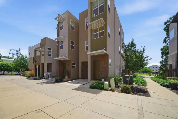 399 Midstream Lane, West Sacramento, CA 95605