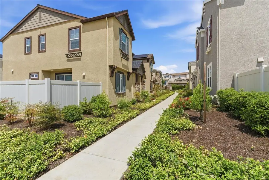 2032 Brave Hawk Loop, Roseville, CA 95747 - #2