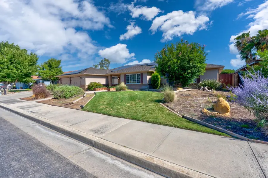 1037 Jackson Avenue, Los Banos, CA 93635 - #3