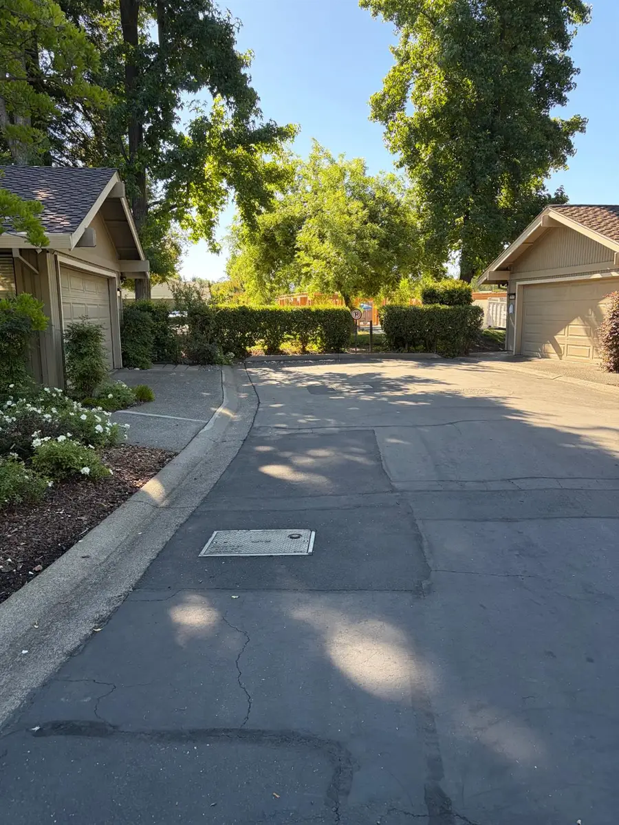 2042 University Park Drive, Sacramento, CA 95825 - #3