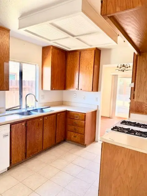 8170 Sarasota, Sacramento, CA 95828 - #3