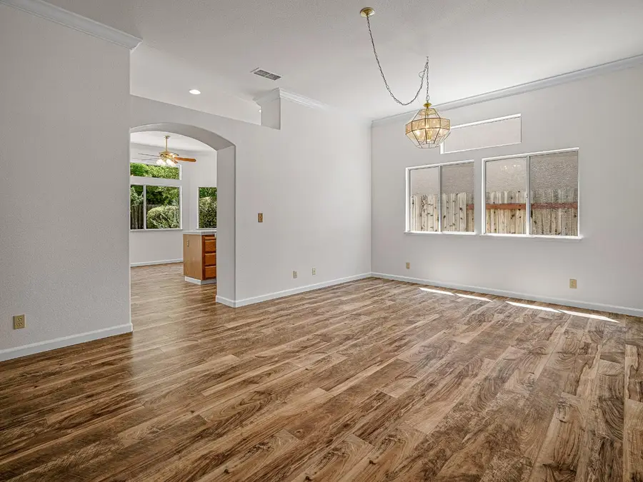 9677 Soaring Oaks Drive, Elk Grove, CA 95758 - #2