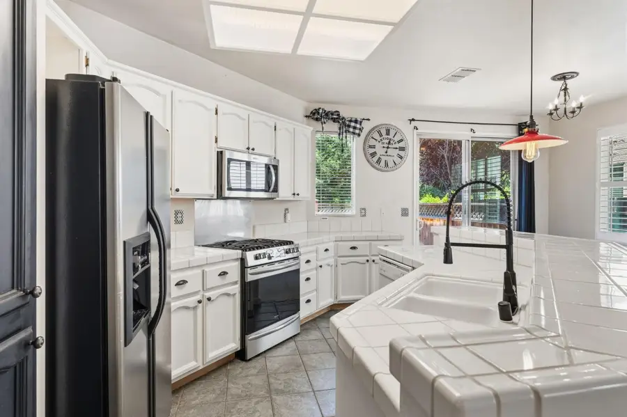 6425 Aspen Gardens Way, Citrus Heights, CA 95621 - #2