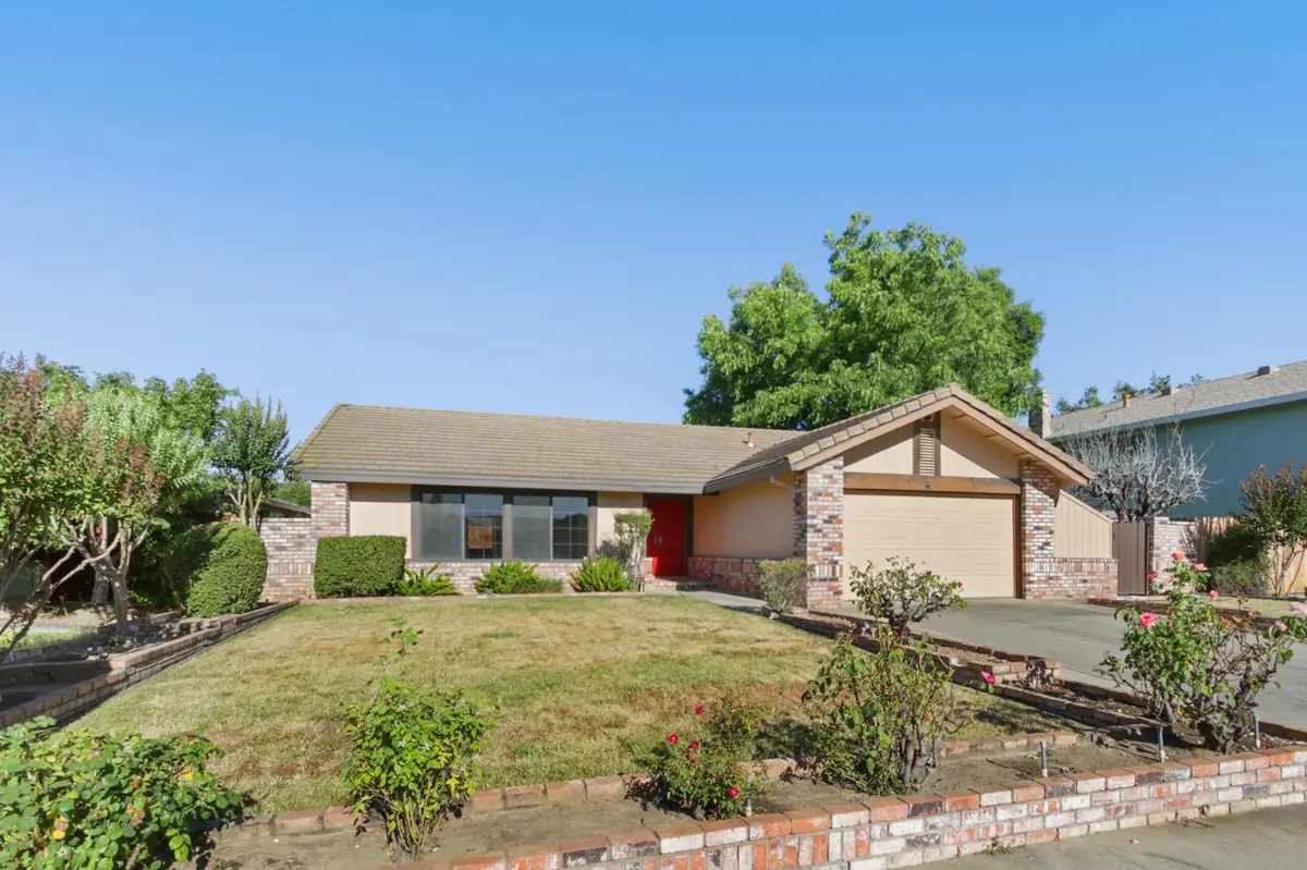 9924 Meadow Oak Circle, Elk Grove, CA 95624 - #1