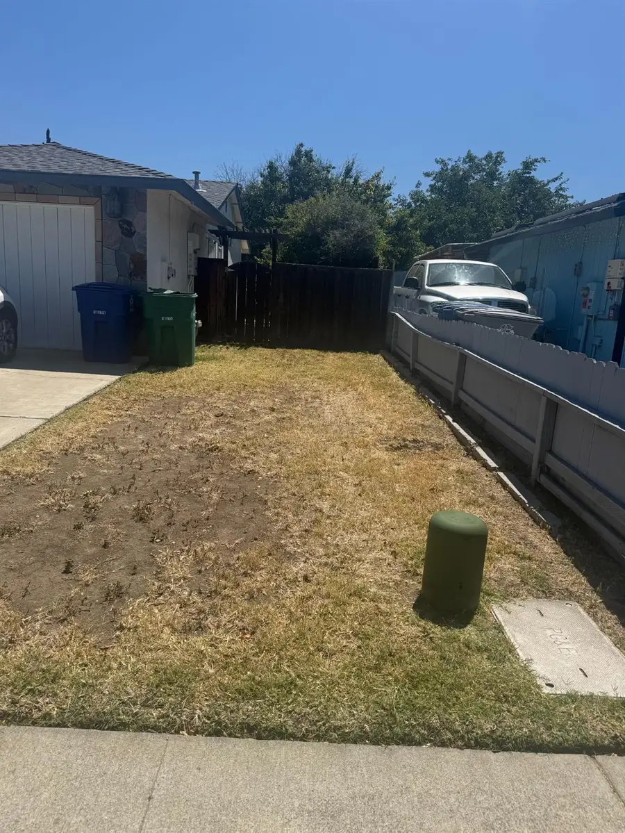 332 N 2nd Street, Los Banos, CA 93635 - #3