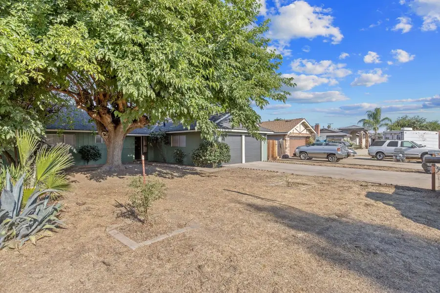 988 Laurel Avenue, Lindsay, CA 93247 - #2
