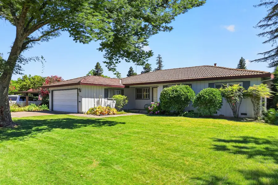 413 W Southwood Drive, Woodland, CA 95695 - #2