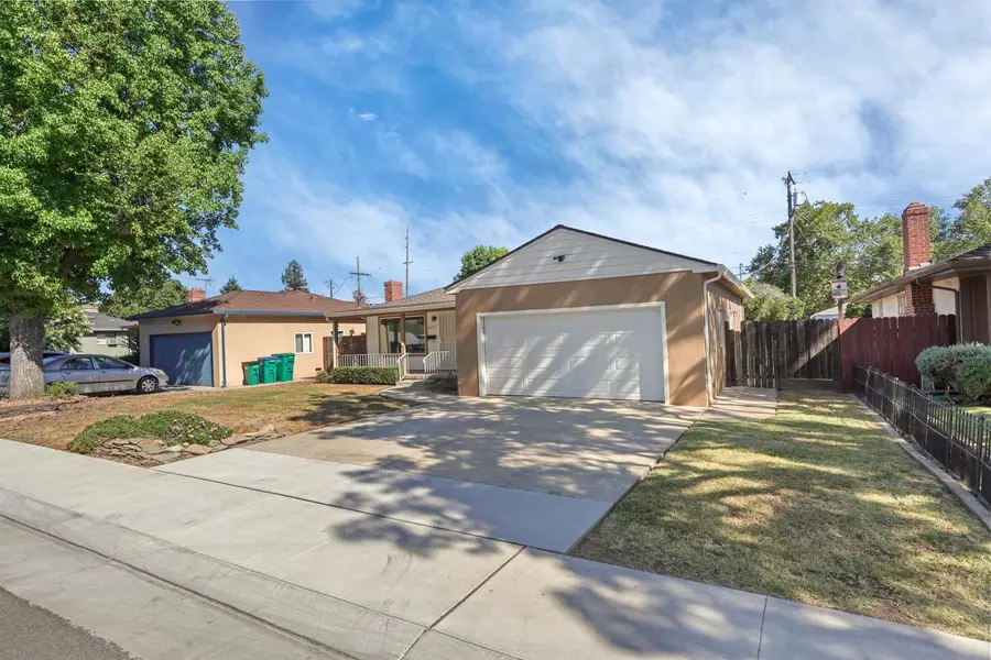 2555 W Sonoma Avenue, Stockton, CA 95204 - #3