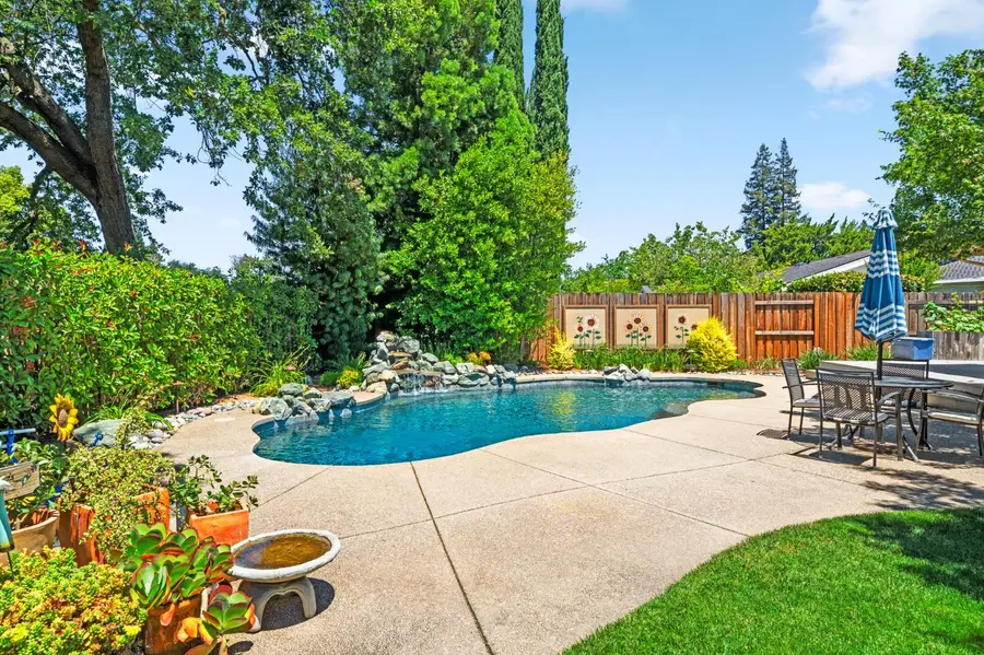 9468 S Wales Way, Elk Grove, CA 95758 - #2