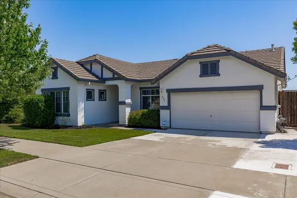 496 Crestfield Circle, Roseville, CA 95678
