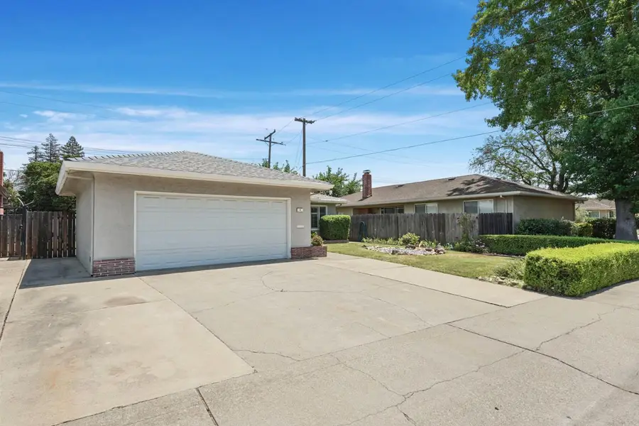 8 W Cambridge Drive, Lodi, CA 95242 - #2