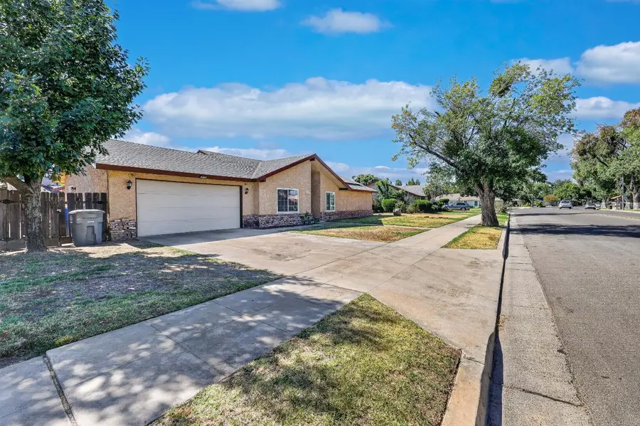 620 N Granada Drive, Madera, CA 93637 - #2