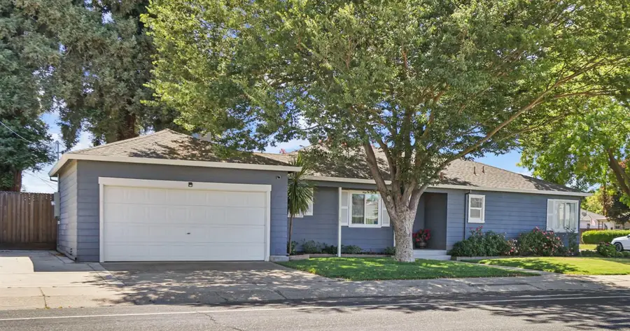 1220 S Crescent Avenue, Lodi, CA 95240 - #3