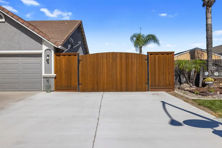1614 7th Street, Hughson, CA 95326 - #3