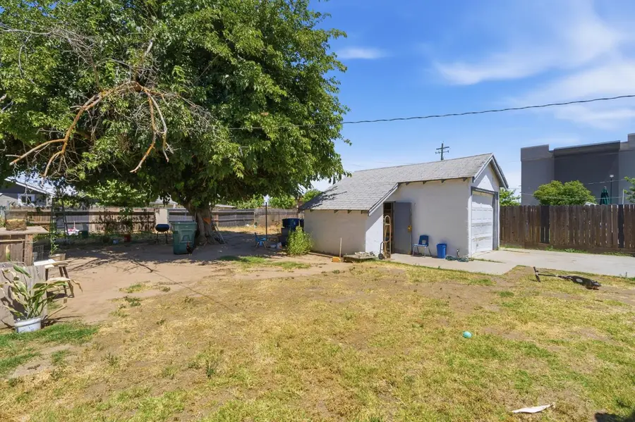 405 N G Street, Madera, CA 93637 - #3