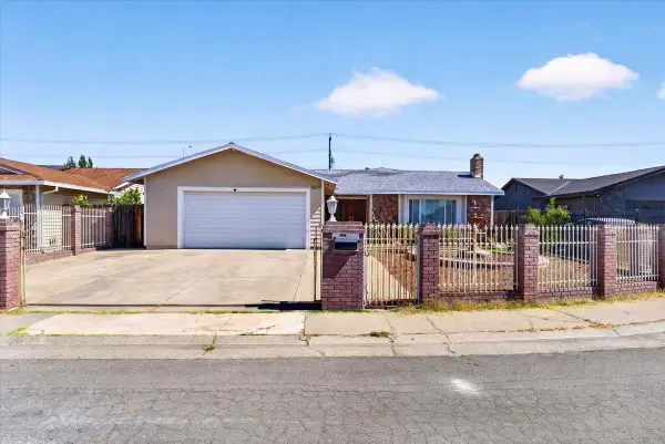 8277 Southfields Circle, Sacramento, CA 95828