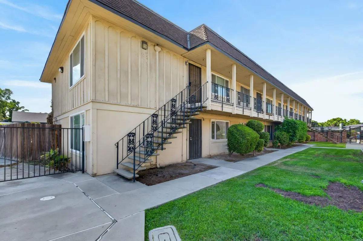 2421 Country Club Boulevard #B6, Stockton, CA 95204 - #1