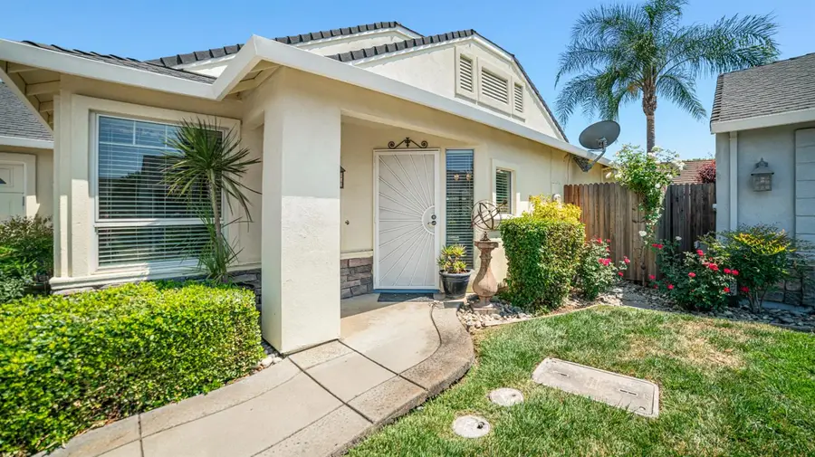 596 Village Drive, Galt, CA 95632 - #2