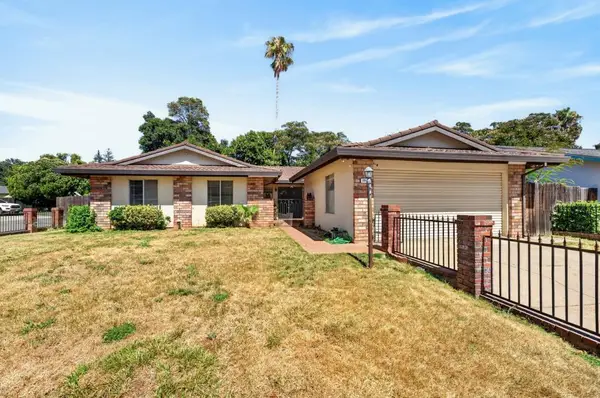 2615 Water Tree Way, Sacramento, CA 95826