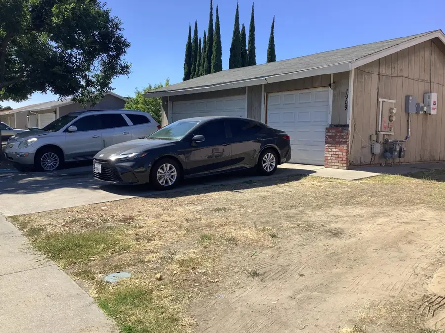 1909 SW Comstock Drive, Stockton, CA 95209 - #2