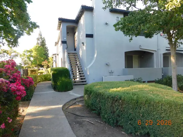 5201 W Laguna Oaks Drive #15, Elk Grove, CA 95758
