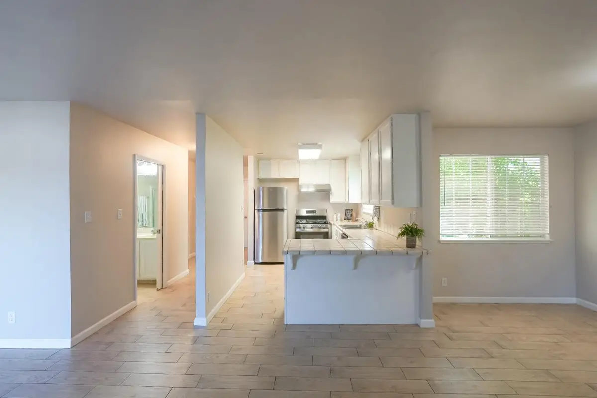 415 W J Street, Los Banos, CA 93635 - #1