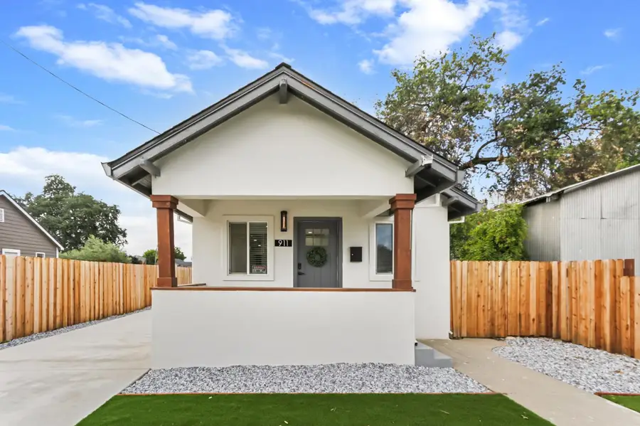 911 Lincoln Avenue, Woodland, CA 95695 - #2
