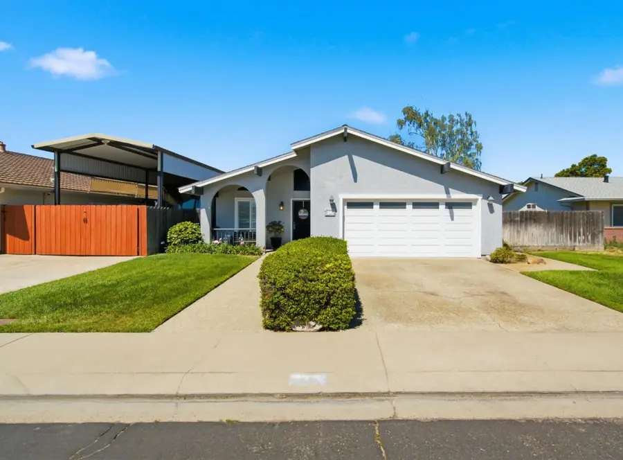 879 Carson Avenue, Manteca, CA 95337 - #2
