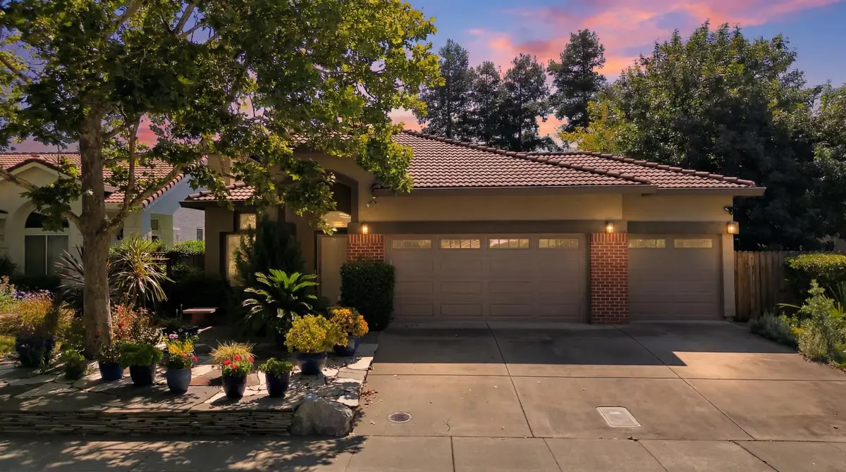 908 Santiago Street, Davis, CA 95618 - #1