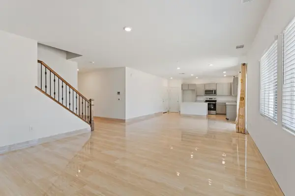 8833 Stratham Way, Elk Grove, CA 95758