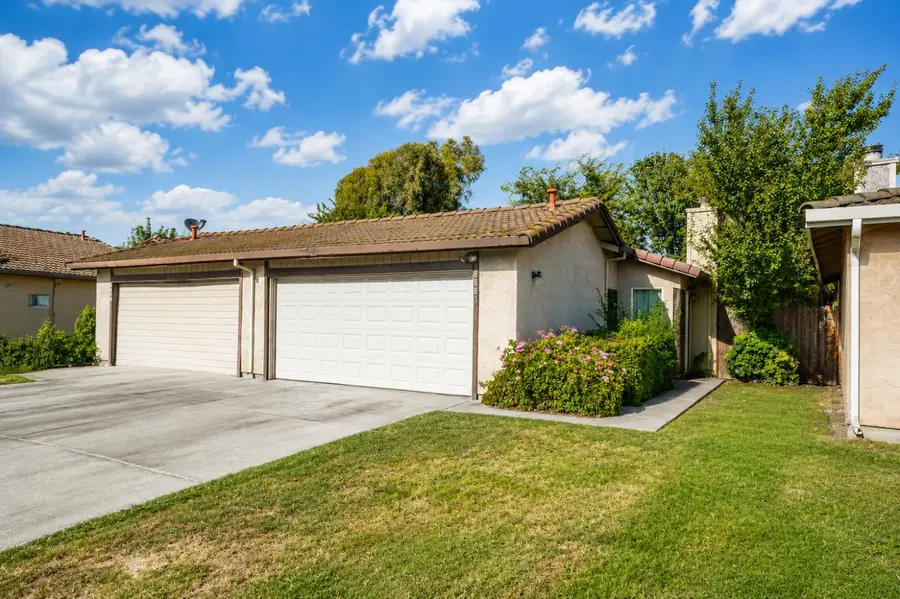 8888 Fox Creek Drive, Stockton, CA 95210 - #2