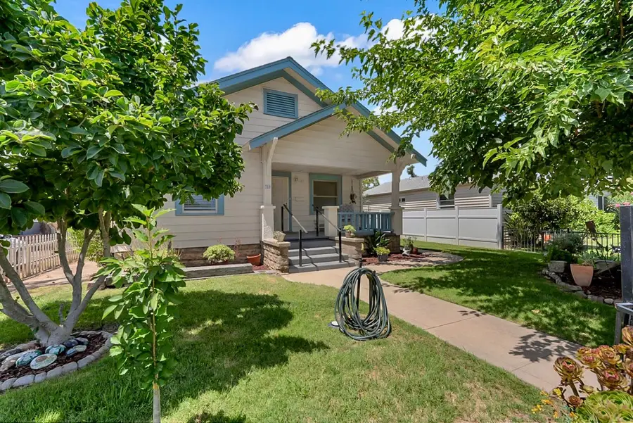 310 W I Street, Oakdale, CA 95361 - #2