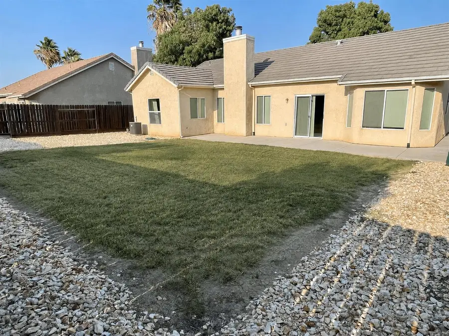 653 Stonewood Drive, Los Banos, CA 93635 - #2