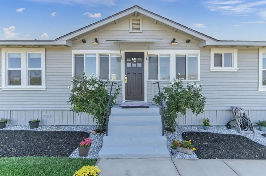 17569 Campbell Avenue, Escalon, CA 95320 - #2
