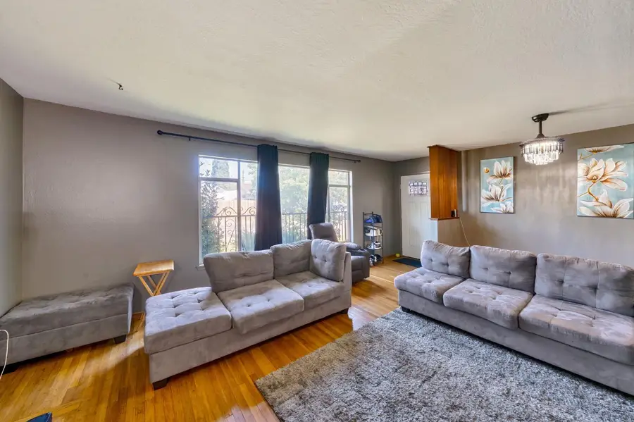 5205 Ethel Way, Sacramento, CA 95820 - #2