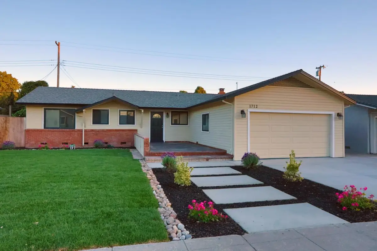 1712 W Locust Street, Lodi, CA 95242 - #1