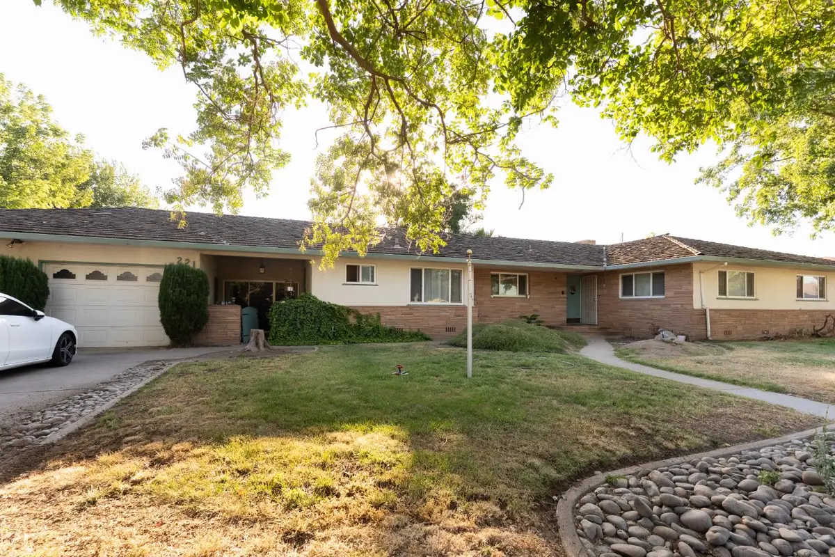 221 N Western Avenue, Waterford, CA 95386 - #1