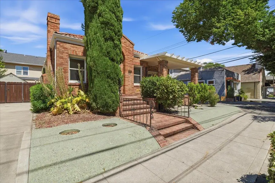 816 Alhambra Boulevard, Sacramento, CA 95816 - #3