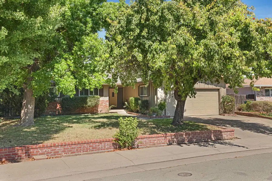 8410 Roxburgh Way, Stockton, CA 95209 - #2