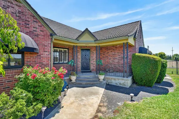 16696 N Locust Tree Road, Lodi, CA 95240