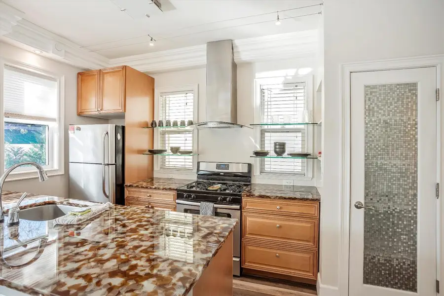 303 W Street, Sacramento, CA 95818 - #2