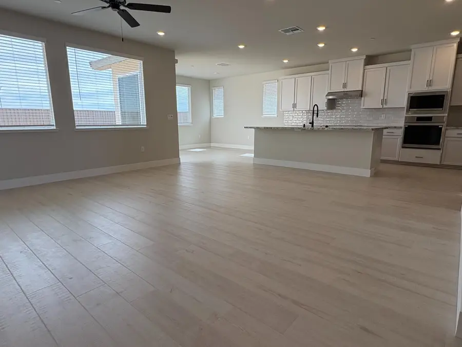 1274 Mccabe Circle, Galt, CA 95632 - #2