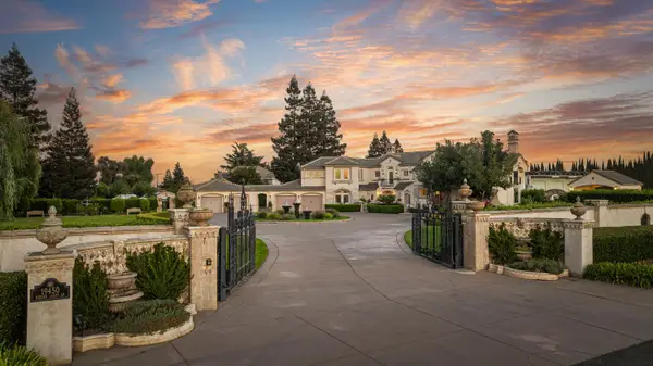 19450 Hidden Lakes Lane, Acampo, CA 95220