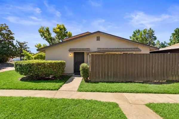 8828 Sawtelle Way #A, Sacramento, CA 95826