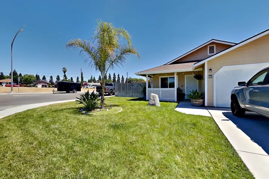 528 D Street, Waterford, CA 95386 - #3