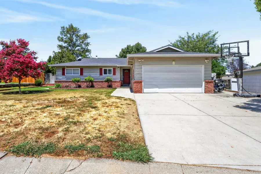5225 Columbine Way, Carmichael, CA 95608 - #2