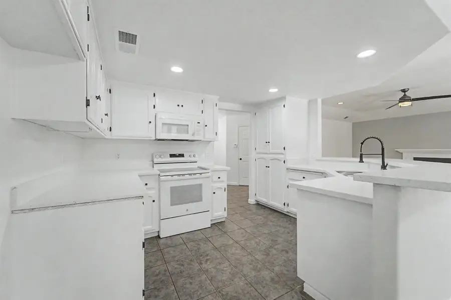 1738 W Joseph Street, Yuba City, CA 95993 - #3