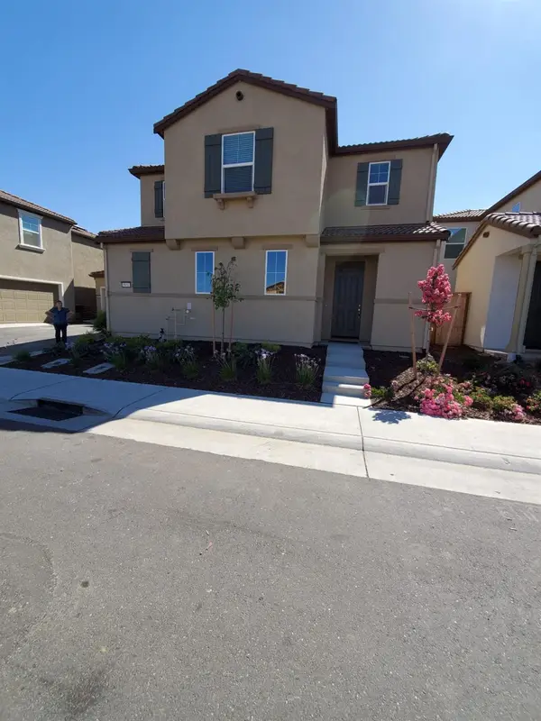 9951 Del Surft, Elk Grove, CA 95757