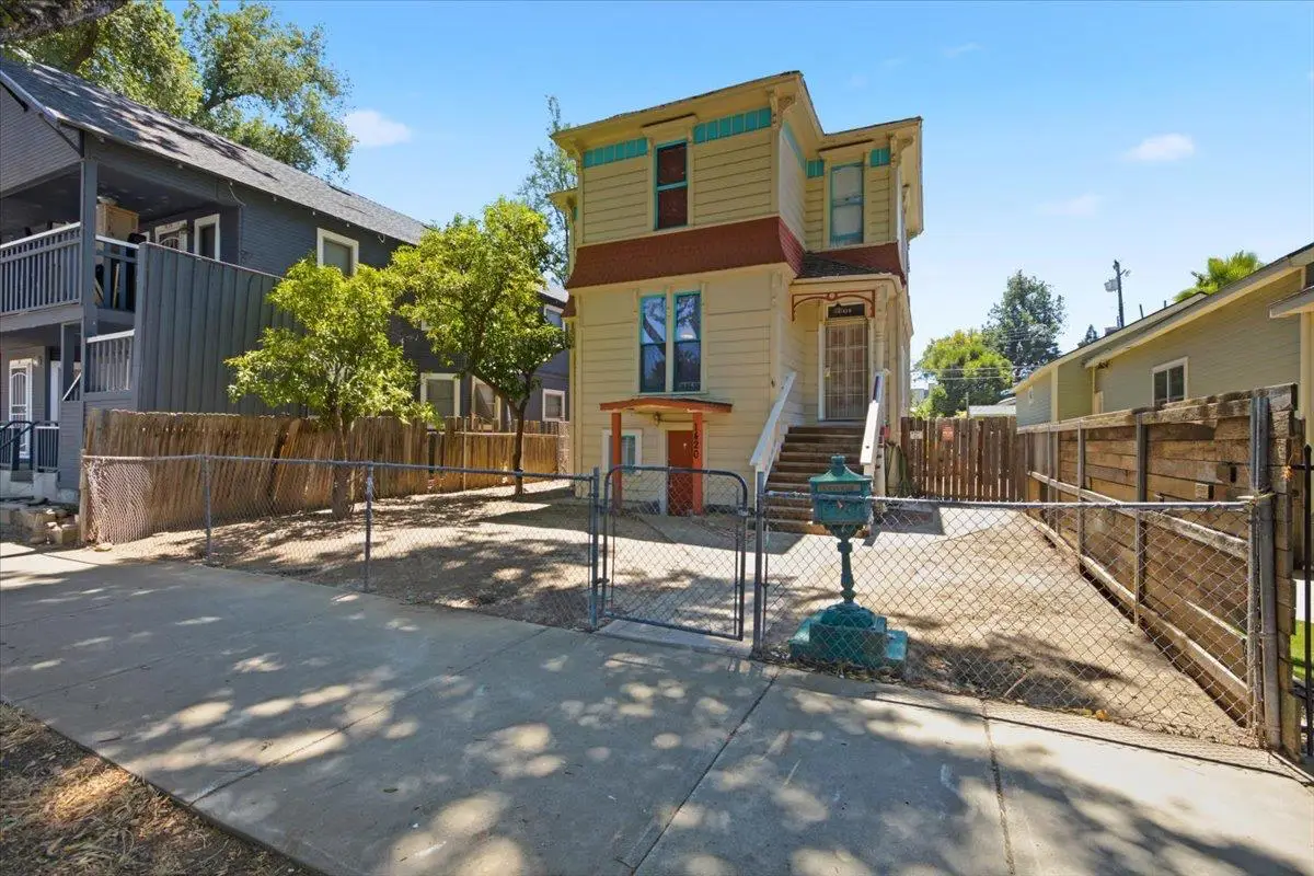 1420 D Street, Sacramento, CA 95814 - #1
