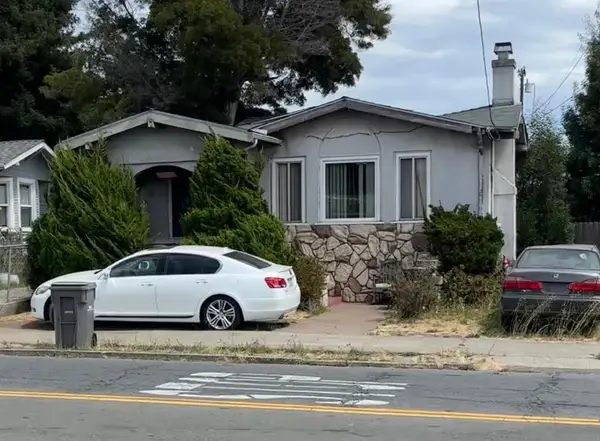 2924 Seminary Avenue, Oakland, CA 94605